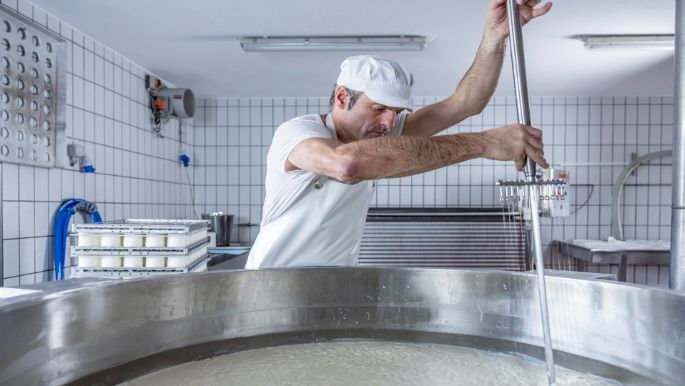 Käser mit der Harfe im Kessi.