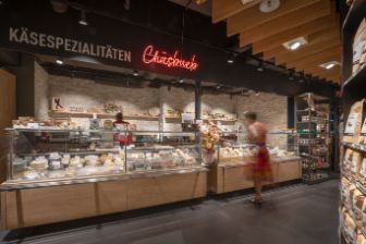 Grosse Käsetheke im Chäsbueb Loeb